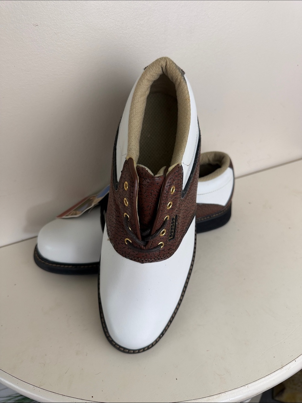 (2245) Dunlop Men's White and Brown Athletic Golf-Style Shoes, Size: 9
